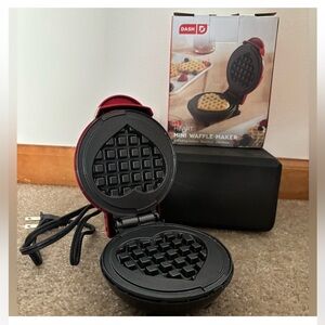 Dash 4 inch Heart Waffle Maker